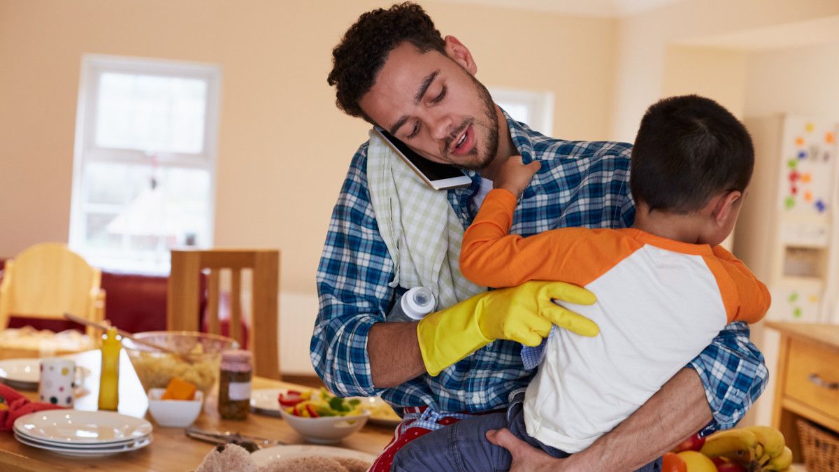 Menjadi Bapak Rumah Tangga di Tengah Stigma Negatif