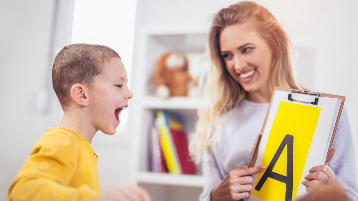 5 Tips Mengatasi Speech Delay pada Anak