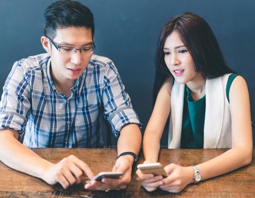 Smartphone Bisa Sebabkan Putus Cinta, Ini Alasan Psikologisnya