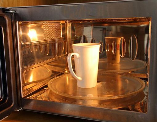 Lebih Sehatkah Menyeduh Teh dengan Microwave?