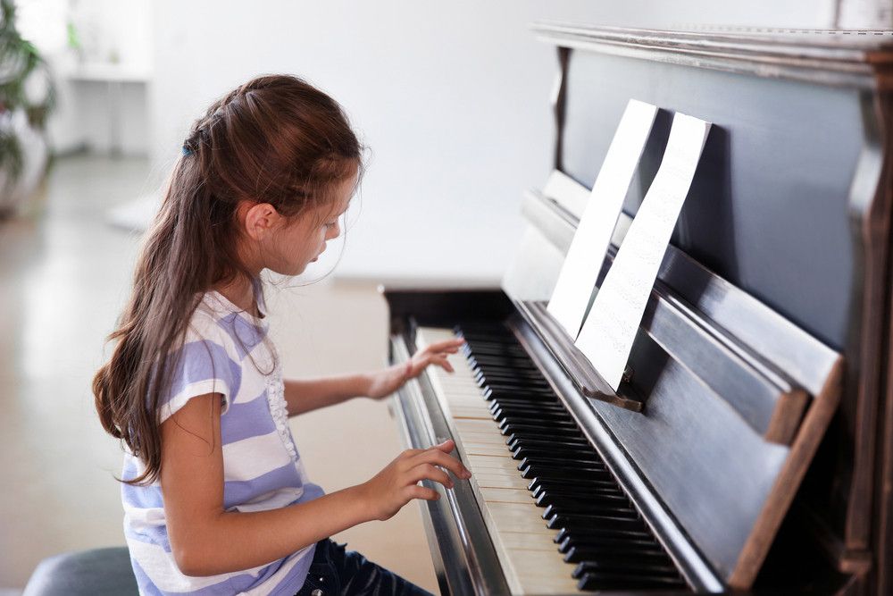 Ini Alasan Mengapa Anak Perlu Les Piano
