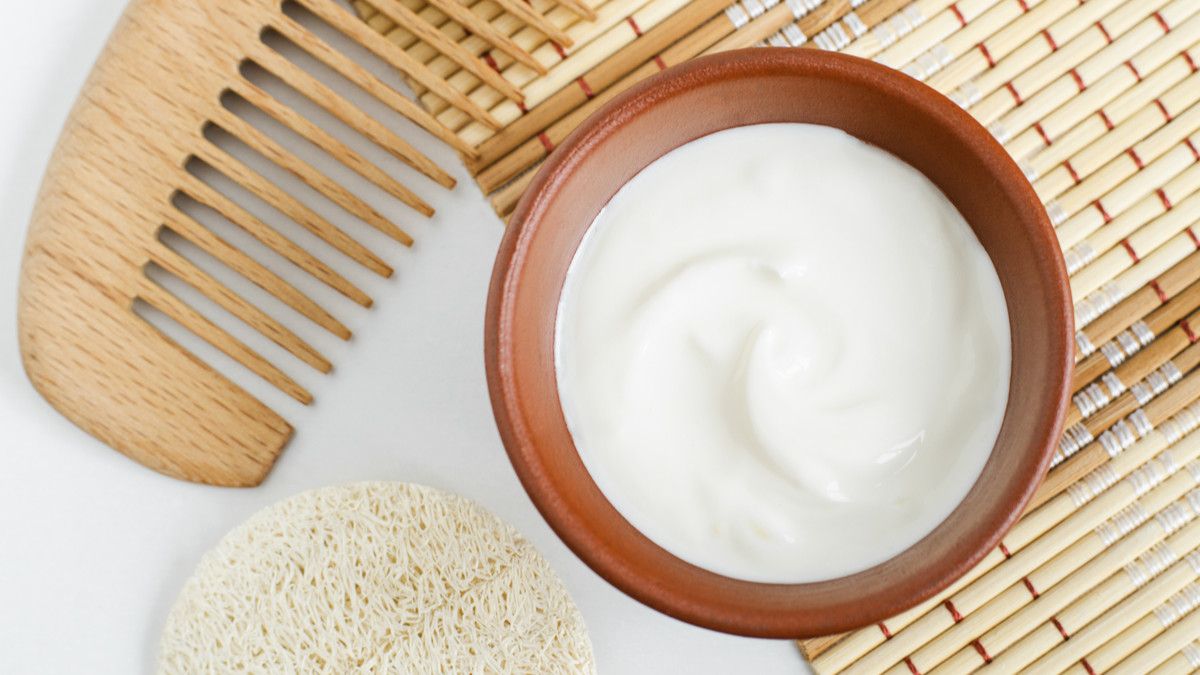 Opvoeding Kantine Harmonie Manfaat Masker Yoghurt untuk Kesehatan Kulit Kepala dan Rambut - KlikDokter