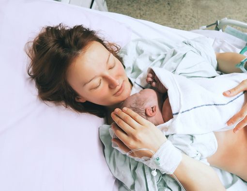 Kiat Atasi Badan Lemas Usai Melahirkan