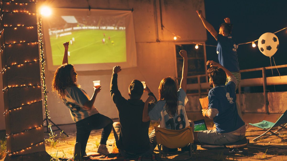 Tips Sehat Begadang Nonton Bola
