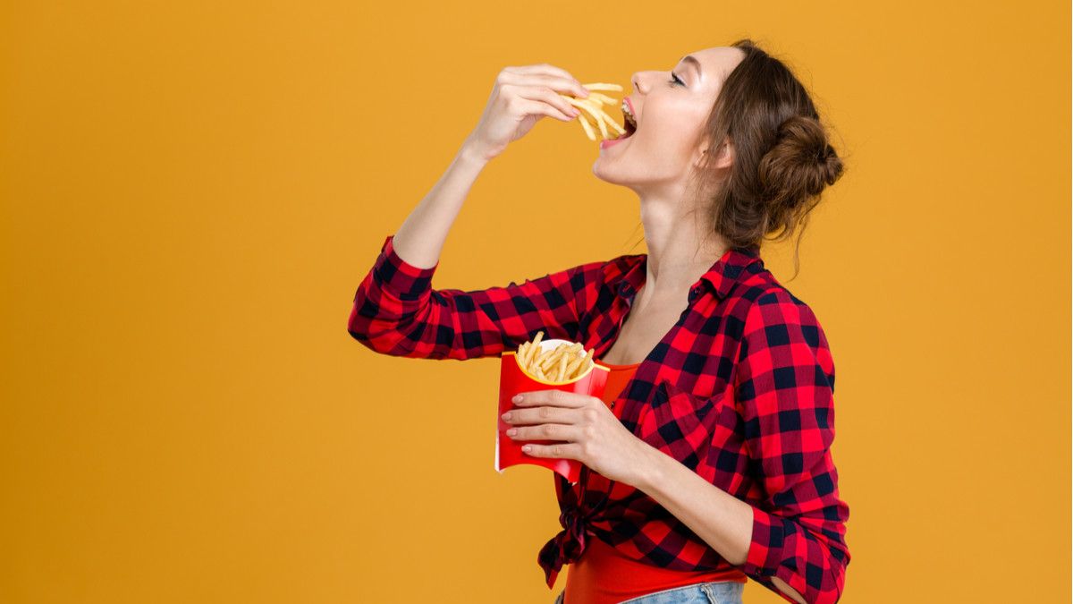 Hobi Makan Junk Food Bisa Memicu Kebutaan?