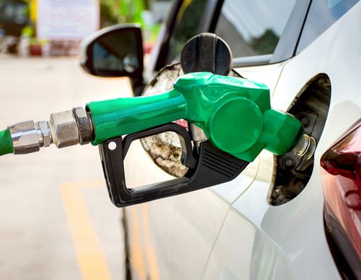 4 Bahaya Serius Akibat Sering Menghirup Bau Bensin