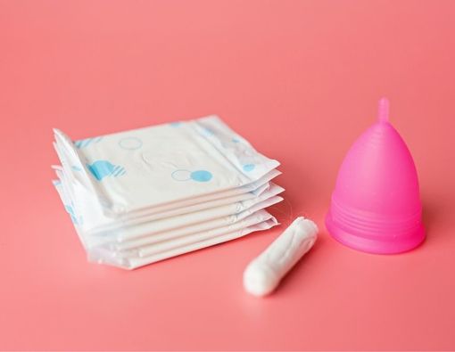 Saat Haid, Lebih Aman Pakai Menstrual Cup, Tampon, atau Pembalut?