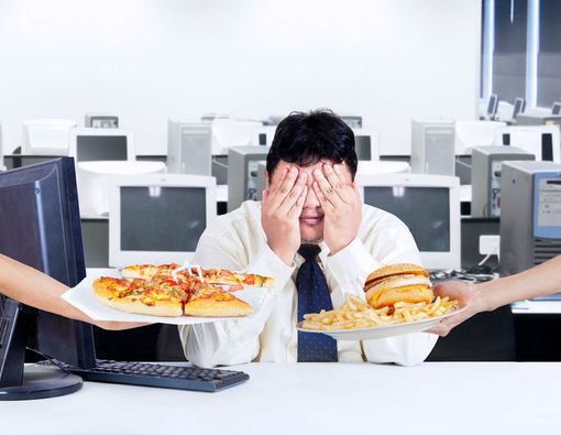 Hindari Makan Junk Food agar Diet Sukses