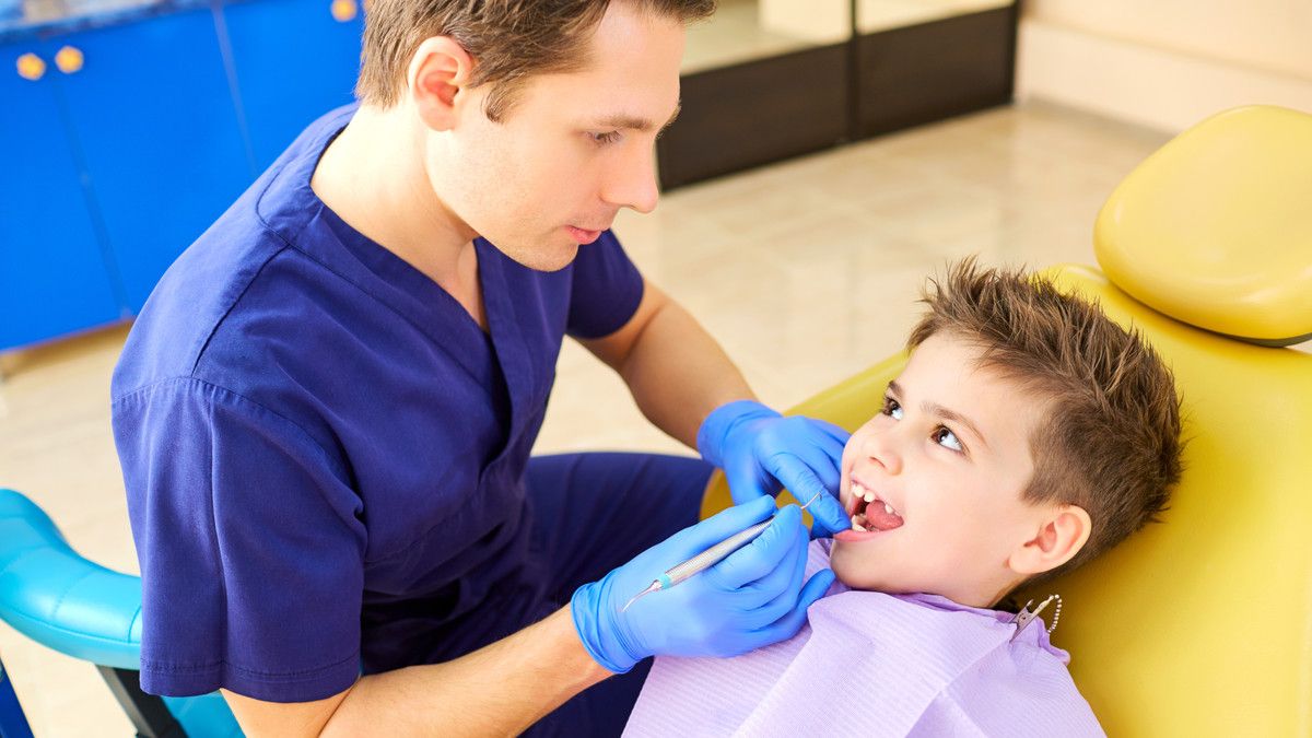 Gigi Susu Tak Kunjung Tanggal, Haruskah Dicabut? KlikDokter