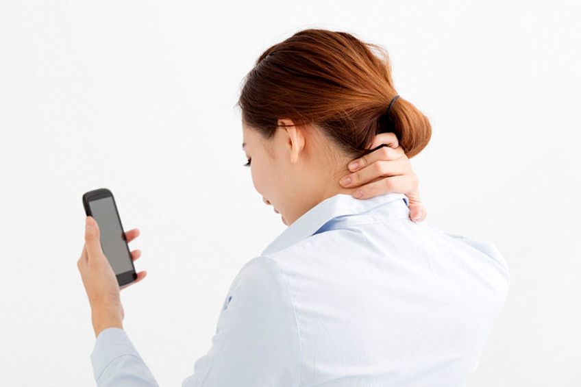 Terlalu Sering Gunakan Gawai? Awas Neck Text Syndrome