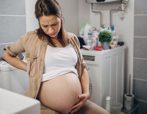 3 Alasan Kenapa Ibu Hamil Sering Buang Air Kecil