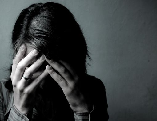 Viral, Perempuan Diduga Dokter Telanjang di Surabaya Akibat Stres