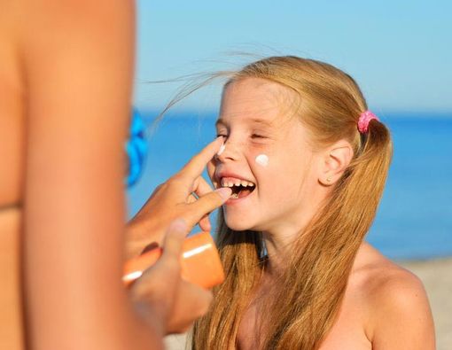 Tip Memilih Lotion SPF untuk Keluarga