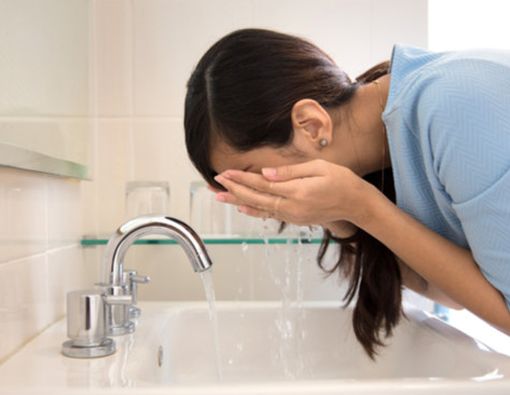 Jangan Lakukan Hal Ini Saat Cuci Muka