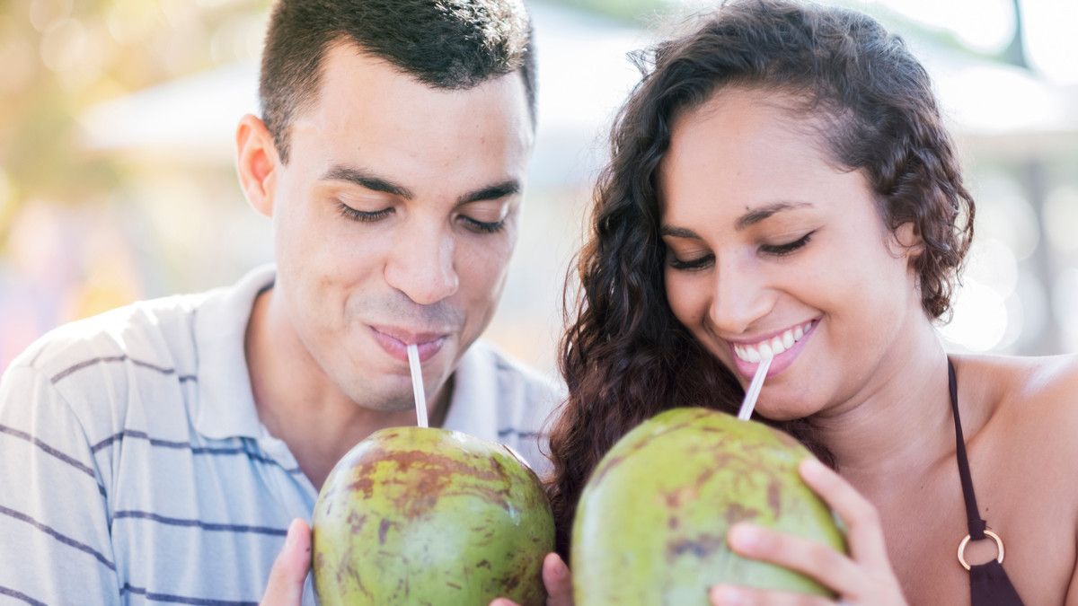 4 Kandungan Air Kelapa yang Anda Perlu Tahu