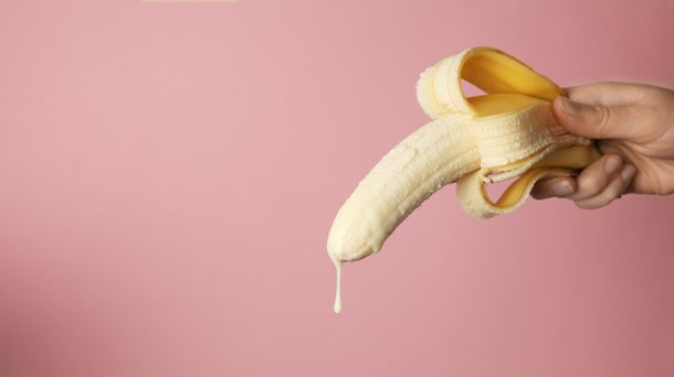 Mening sikim tosatdan hammomda qotib qoldi (porno)