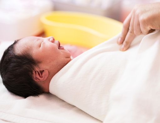 Manfaat Bedong pada Bayi