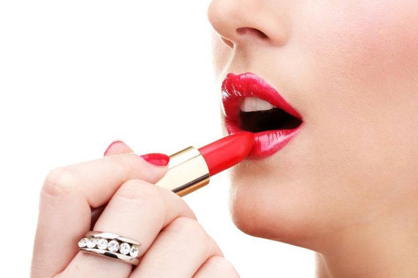 Agar Warna Lipstik Tahan Lama