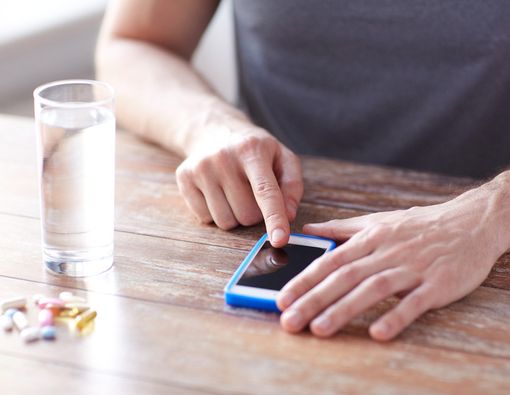 Lagi Sakit dan Malas Antre Beli Obat? Pakai Cara Ini!