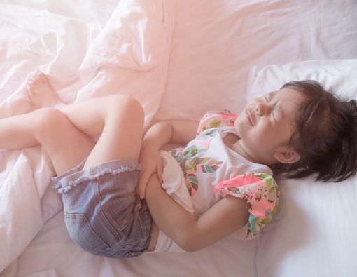 8 Makanan Ini Bisa Atasi Konstipasi pada Anak