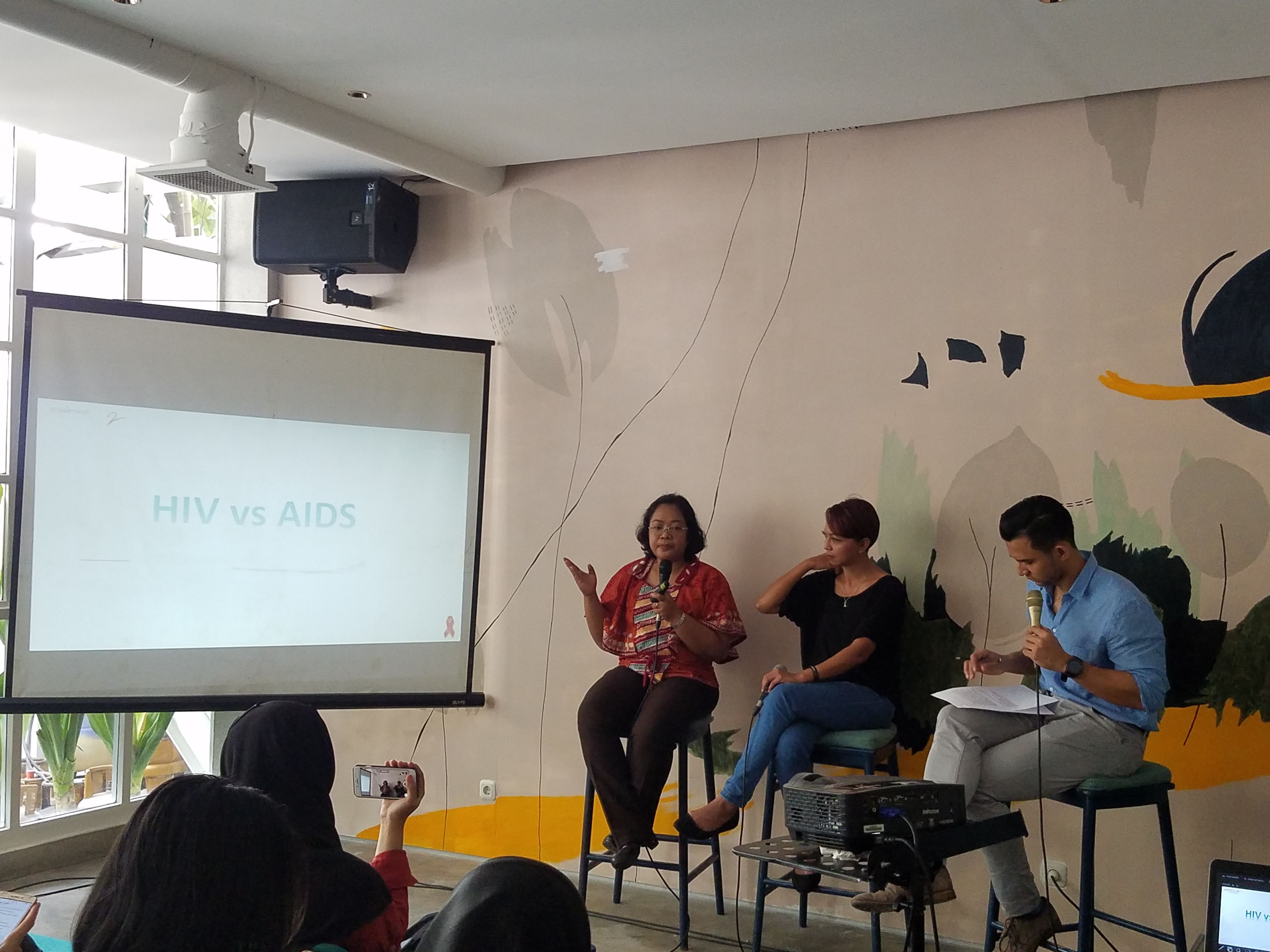 Memerangi Hoaks tentang HIV/AIDS untuk Edukasi Masyarakat