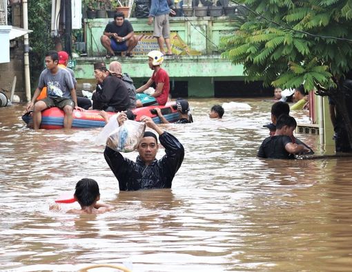 Dampak Mematikan Hipotermia pada Korban Banjir di Jakarta