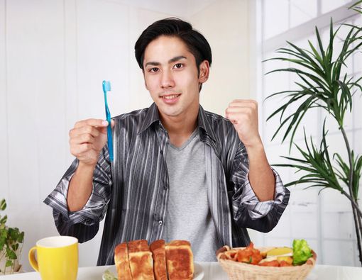 Awas, Sikat Gigi Setelah Makan Sebabkan Gigi Ngilu