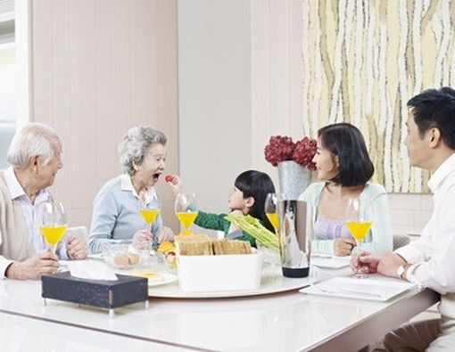 6 Manfaat Positif Makan Bersama Keluarga