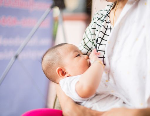 14 Cara Mengatasi Payudara Sakit Saat Menyusui