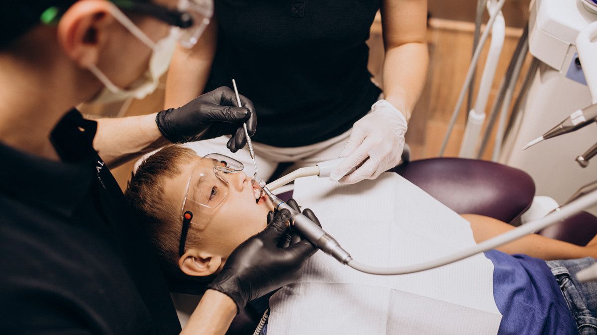 Mengintip Perbedaan Dokter Gigi Anak dan Dokter Gigi Umum