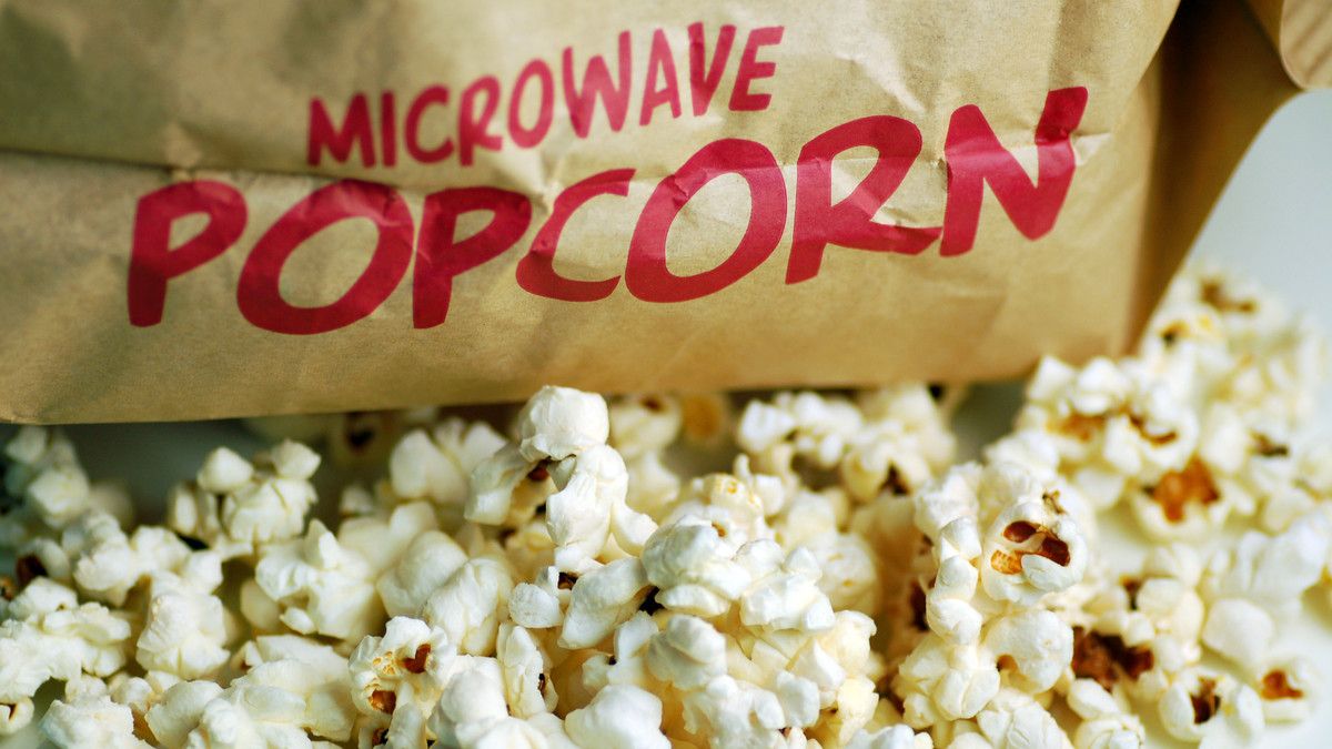 Ternyata Bungkus Microwave Popcorn Buruk bagi Kesehatan, Ini Faktanya