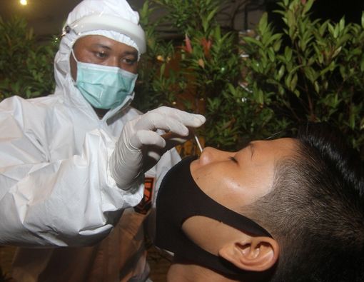 Tips Kurangi Risiko Tertular Virus Corona saat Bepergian