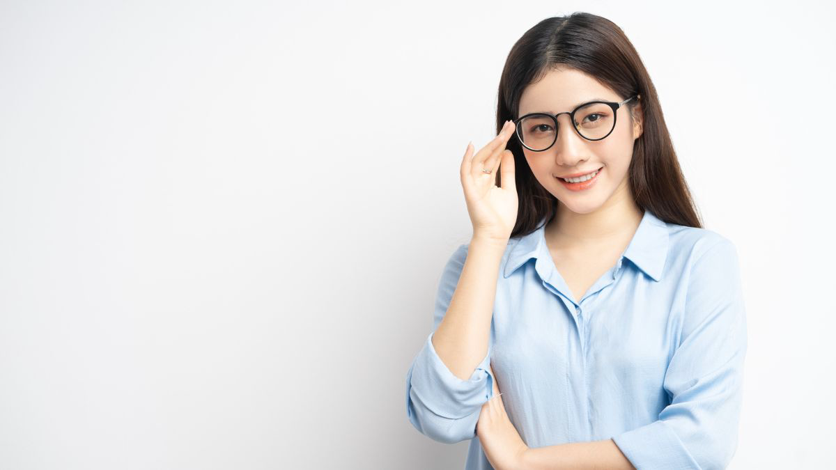 10 Cara Menyembuhkan Mata Minus, dari Alami Hingga Medis