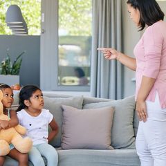 Memahami Strict Parents, Ciri-ciri dan Dampaknya pada Anak
