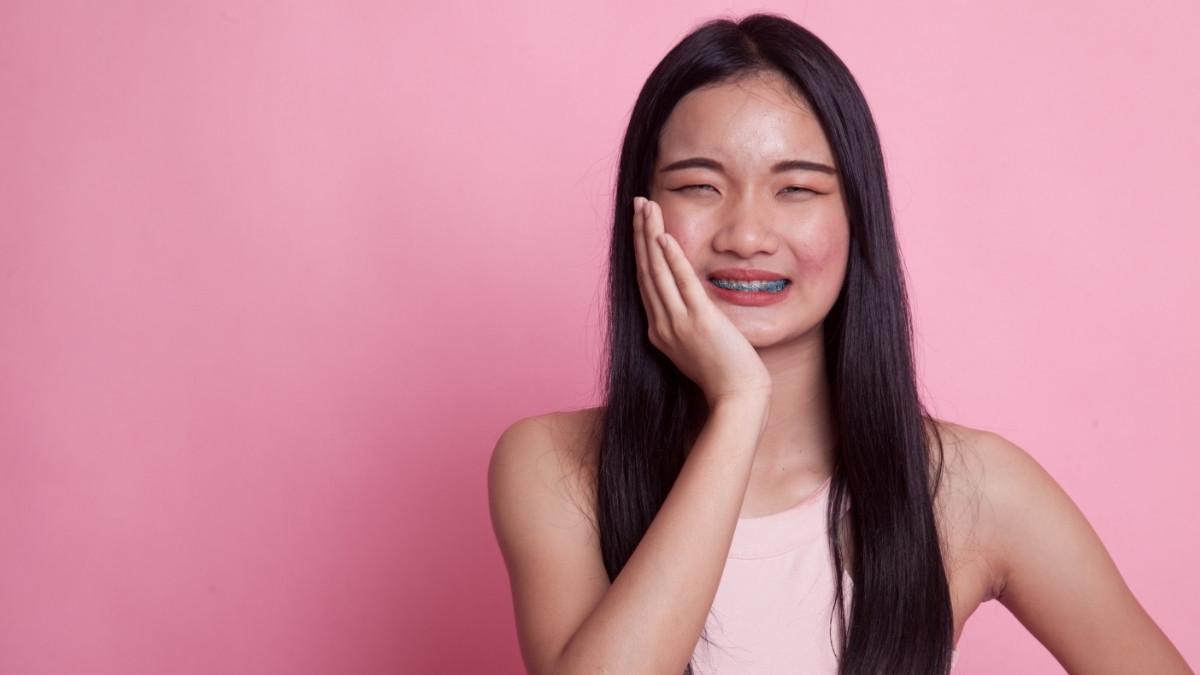 Tips Mengatasi Gusi Bengkak Akibat Kawat Gigi atau Behel