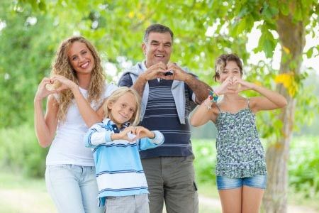 7 Kiat Mengajarkan Rasa Empati pada Anak