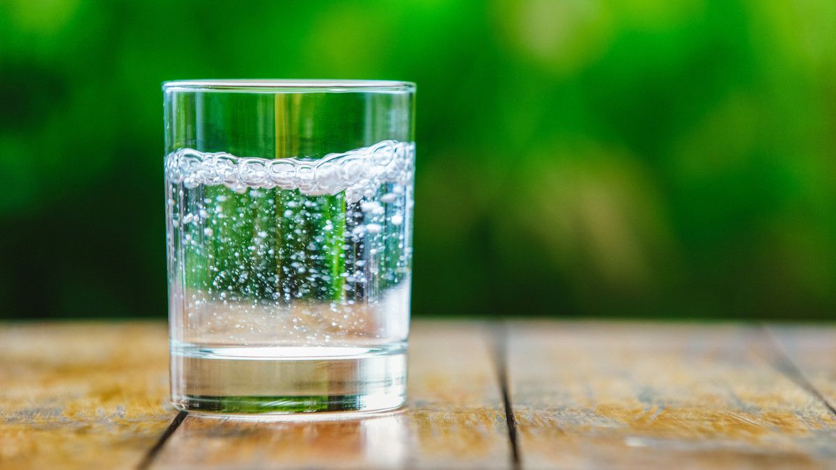 Antara Soda dan Sparkling Water, Lebih Sehat yang Mana?