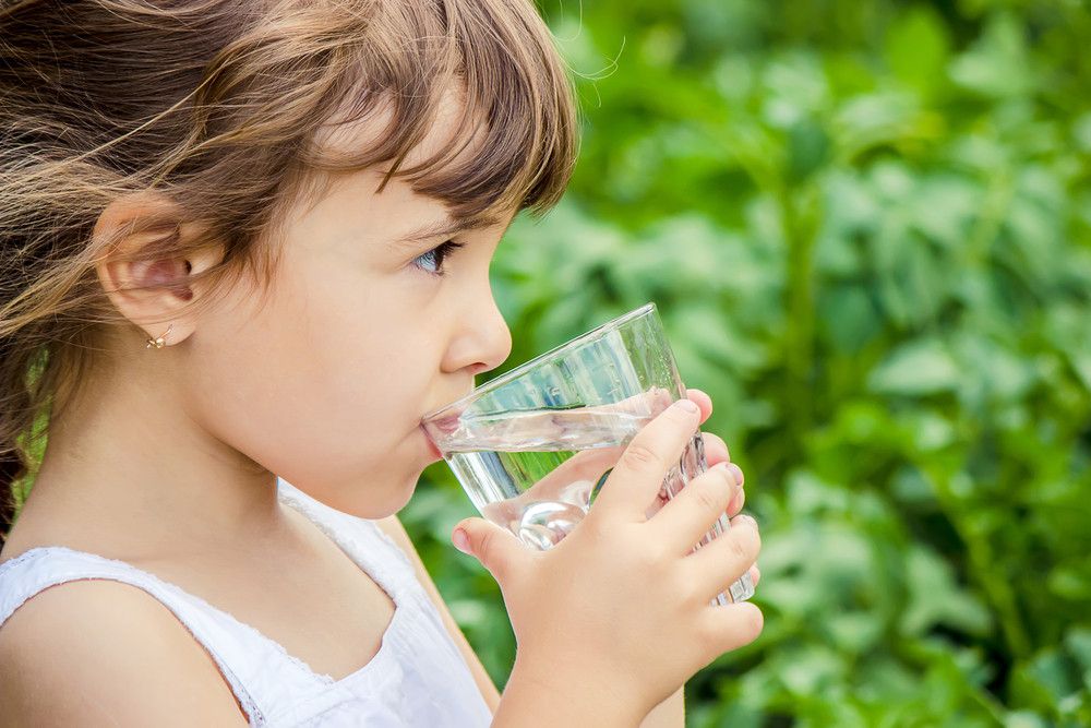 Hindari Dehidrasi, Seberapa Banyak Anak Perlu Minum?