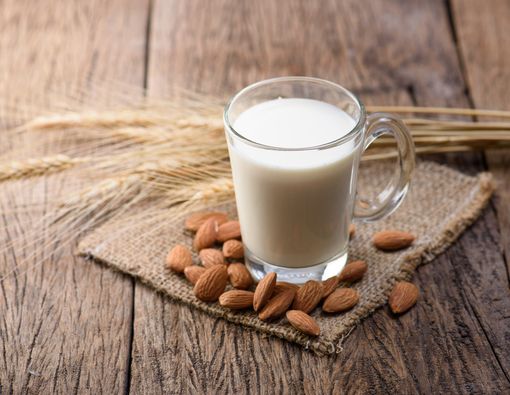 10 Manfaat Susu Almond untuk Kesehatan