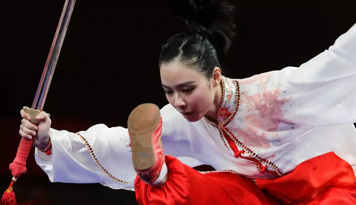 Cara Bangun Tubuh Lentur seperti Atlet Wushu Lindswell Kwok