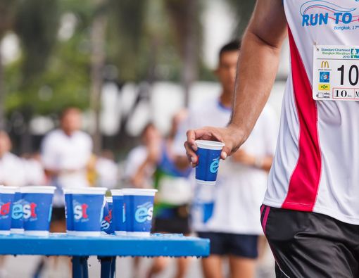 4 Minuman Terbaik Atasi Dehidrasi Saat Ikut Lari Maraton