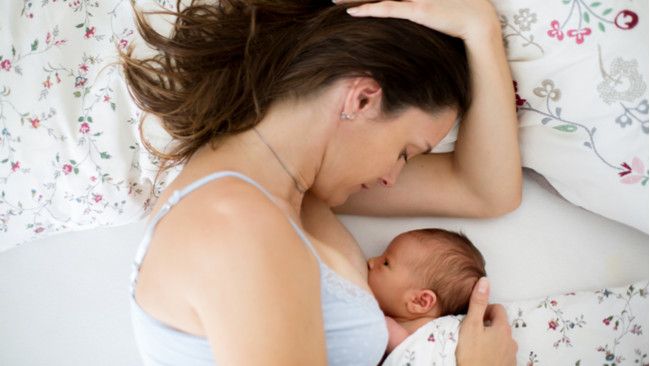 6 Tips Menyusui bagi Ibu dengan Payudara Besar