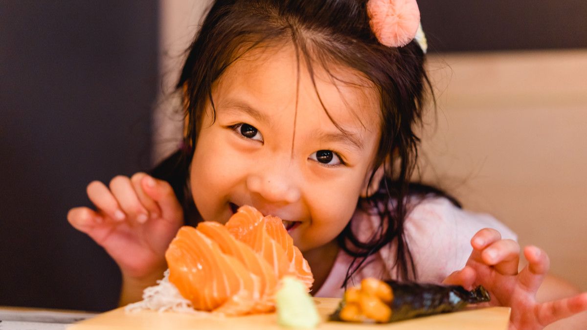 Usia Berapa Anak Boleh Makan Sashimi? Ini Faktanya