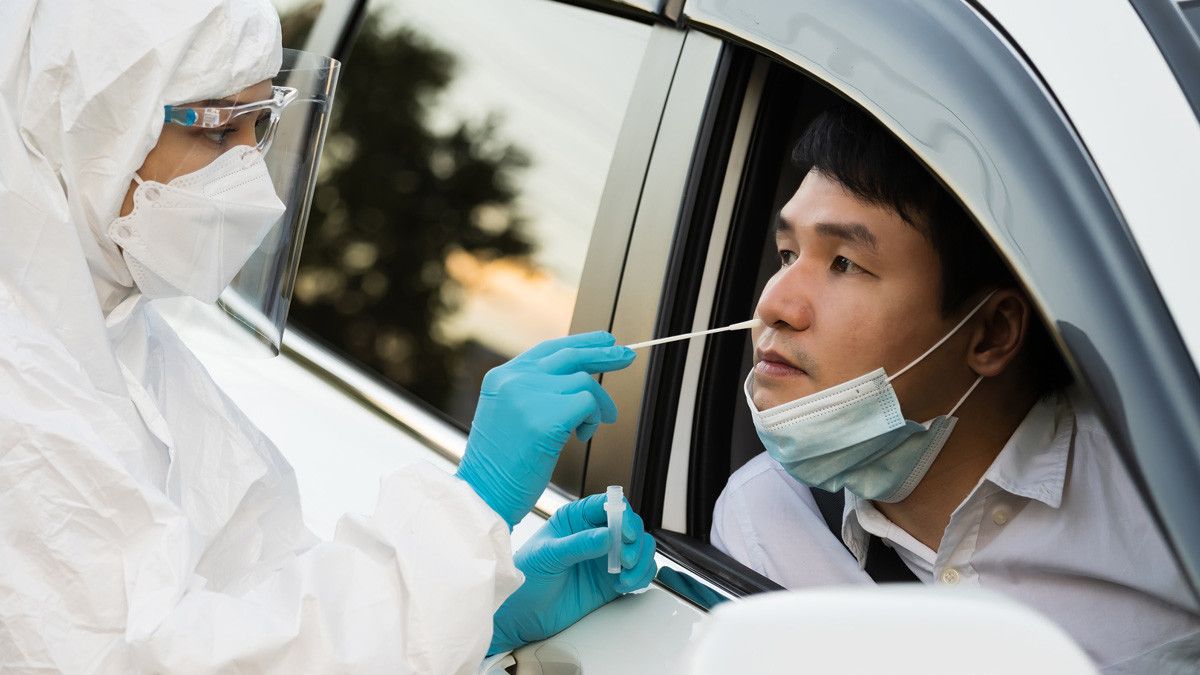 Awas Tertukar Gejala Omicron dan Flu, Kapan Harus Tes PCR?