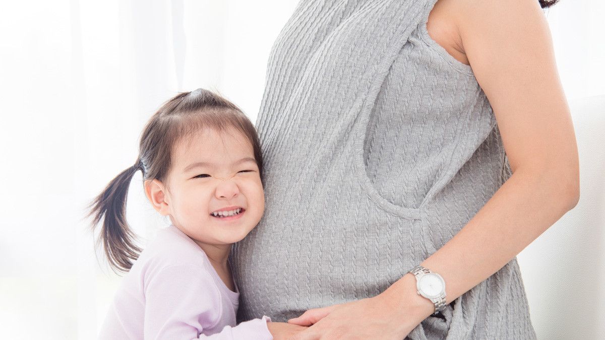 7 Tips Tetap Optimal Merawat si Kecil, meski Sedang Hamil