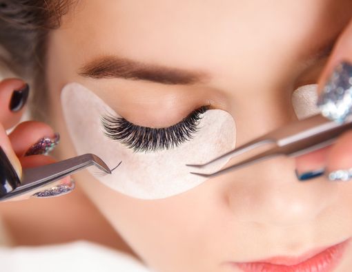 Cara Rawat Extensions Bulu Mata saat di Rumah Saja