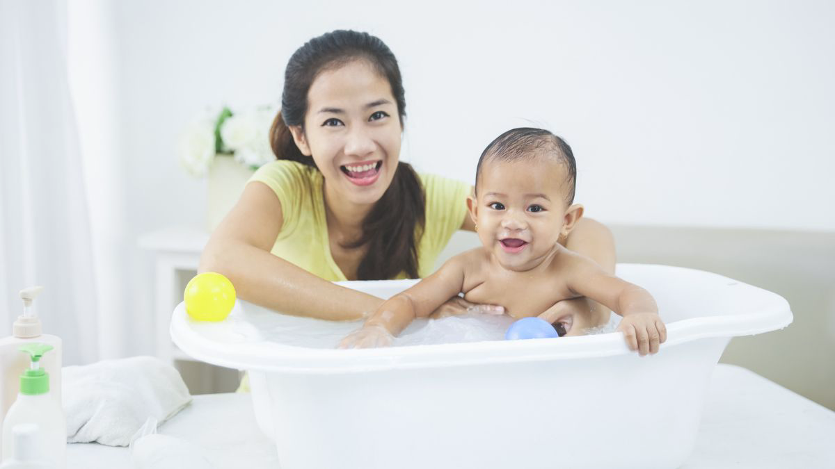 Cara Memandikan Bayi Setelah Imunisasi