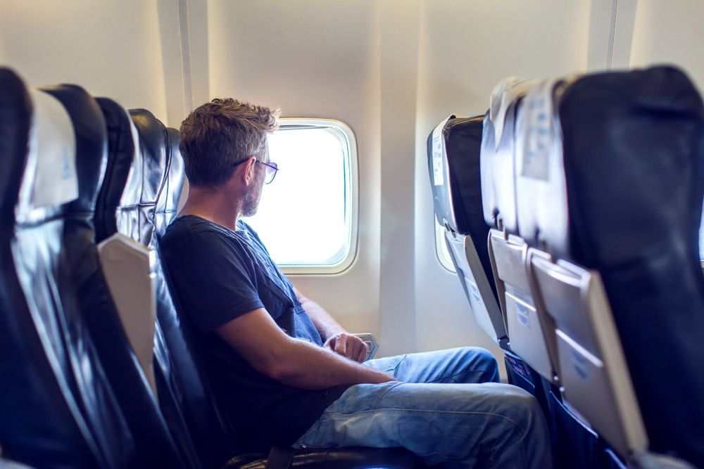 Mengatasi Perut Kembung Saat Traveling Naik Pesawat