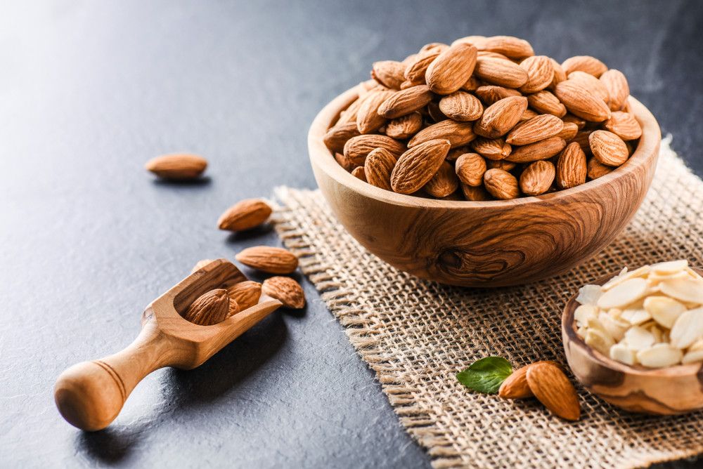 3 Alasan Almond Ampuh untuk Turunkan Berat Badan (Krasula/Shutterstock)