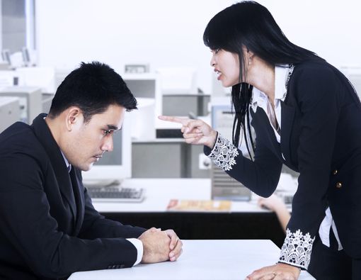 Kiat Hadapi Bos yang Suka Mem-bully